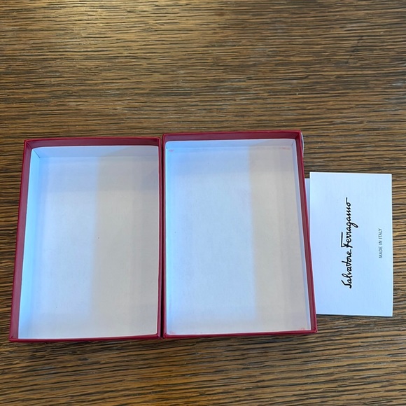 Salvatore Ferragamo authentic wallet box - Picture 7 of 7